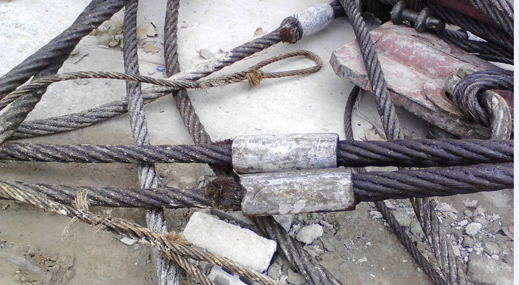 这种钢丝绳套筒是什么连接方式?